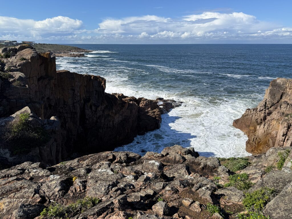 View of the ocean crashing into the cliffs at Iris Moore Lookout