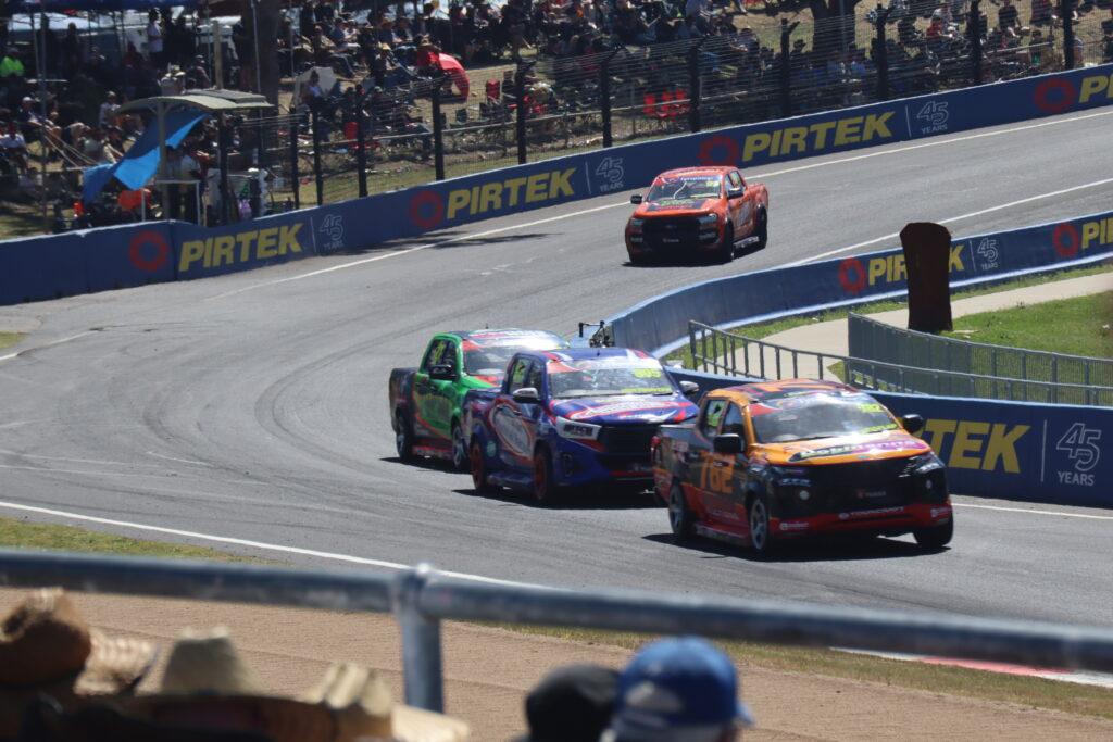 SuperUtes at the Esses